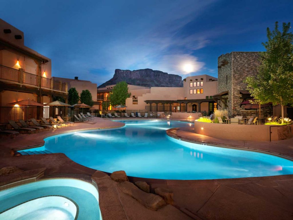 Gateway Canyons pool at nighttime